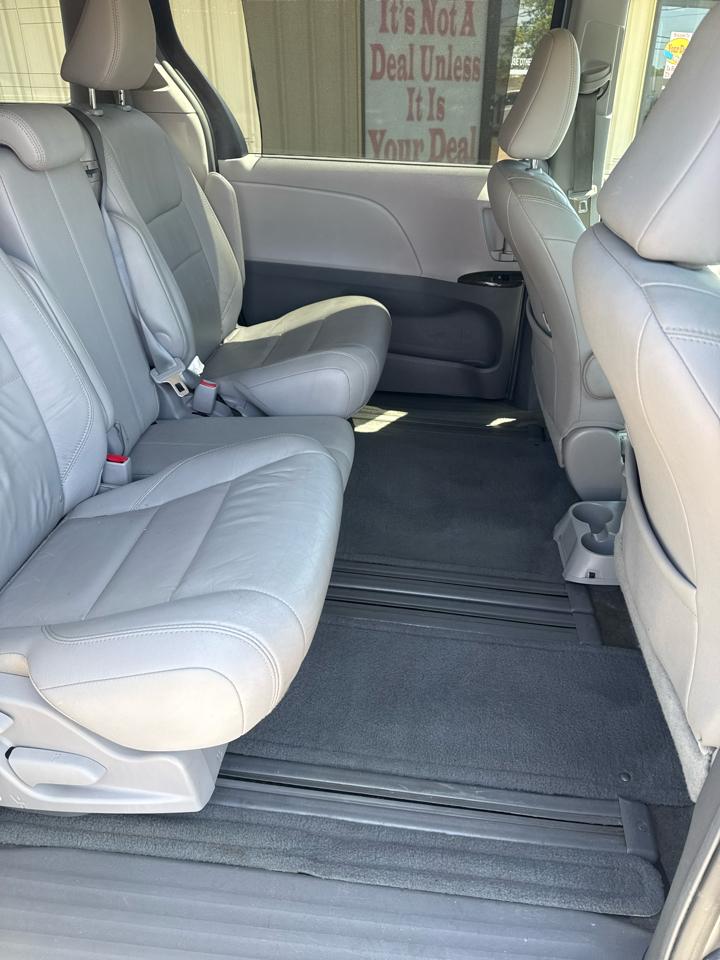 Toyota Sienna 5dr 8-Pass Van XLE Premium FWD (Natl) 2015