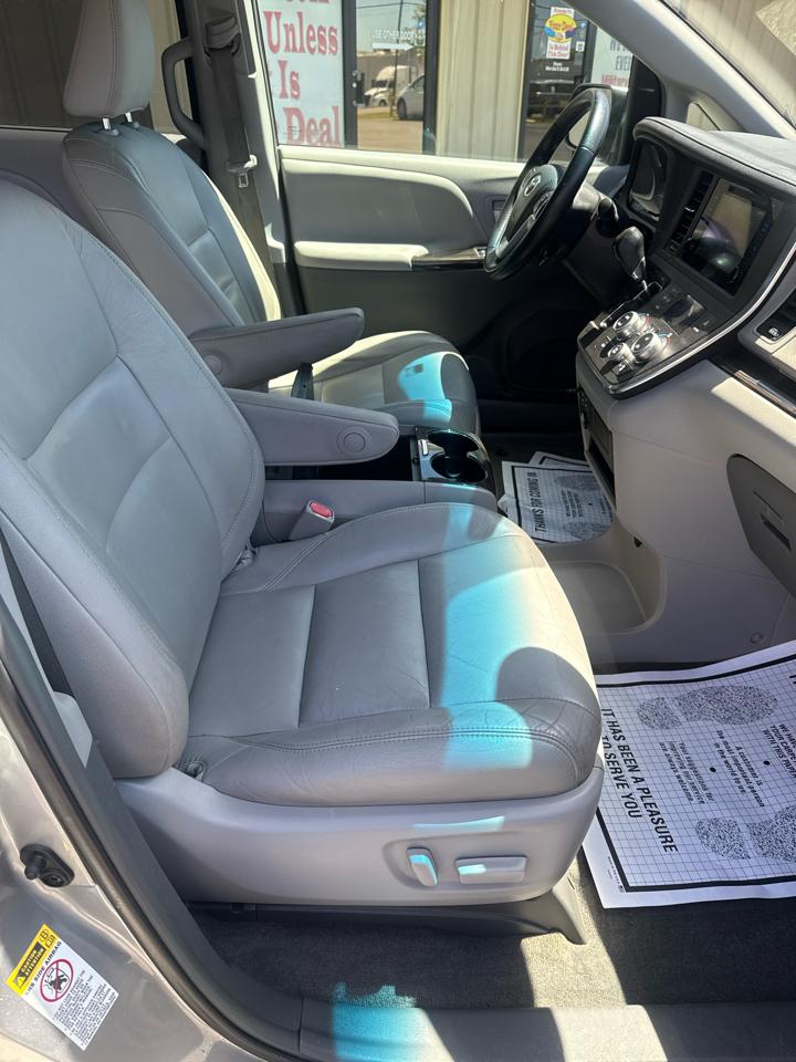 Toyota Sienna 5dr 8-Pass Van XLE Premium FWD (Natl) 2015