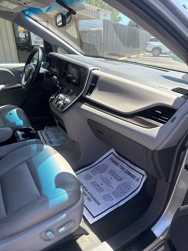 Toyota Sienna 5dr 8-Pass Van XLE Premium FWD (Natl) 2015