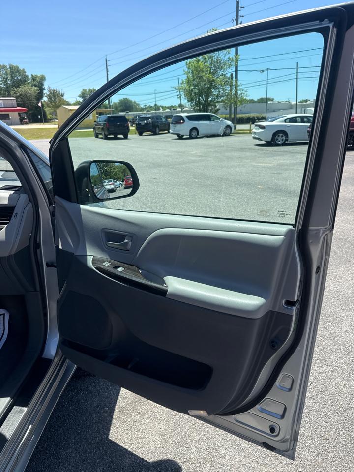 Toyota Sienna 5dr 8-Pass Van XLE Premium FWD (Natl) 2015