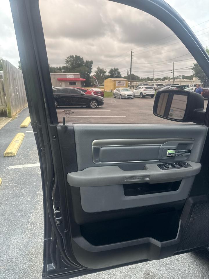 RAM 1500 Classic SLT 4x2 Crew Cab 6'4" Box 2019