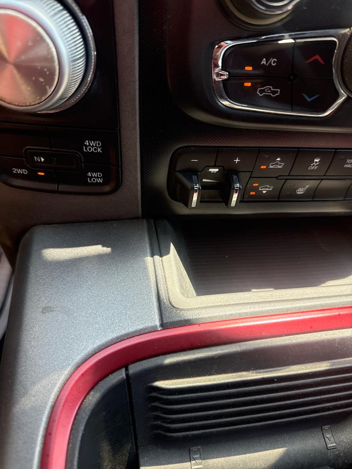 RAM 1500 4WD Crew Cab 140.5" Rebel 2016