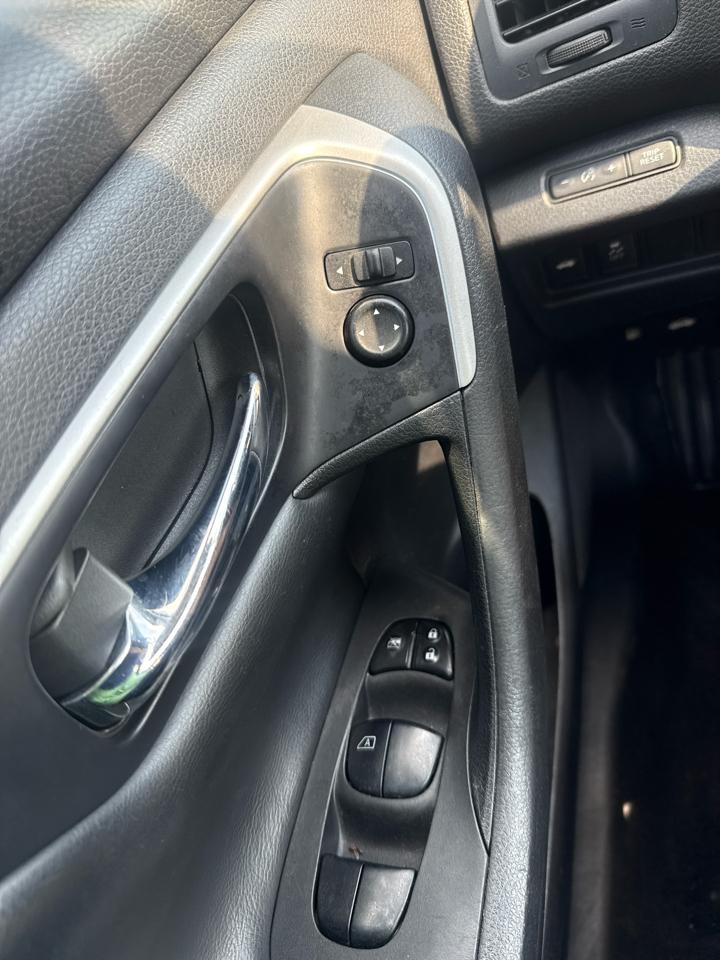 Nissan Altima 2.5 SR Sedan 2017