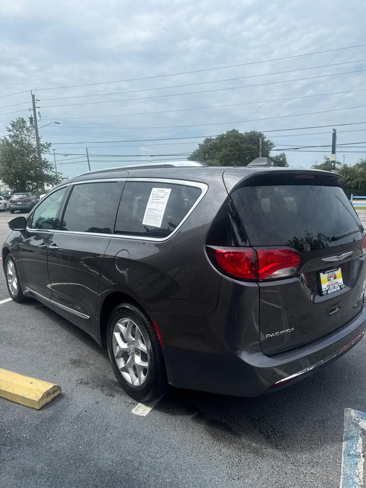 Chrysler Pacifica Limited FWD 2020