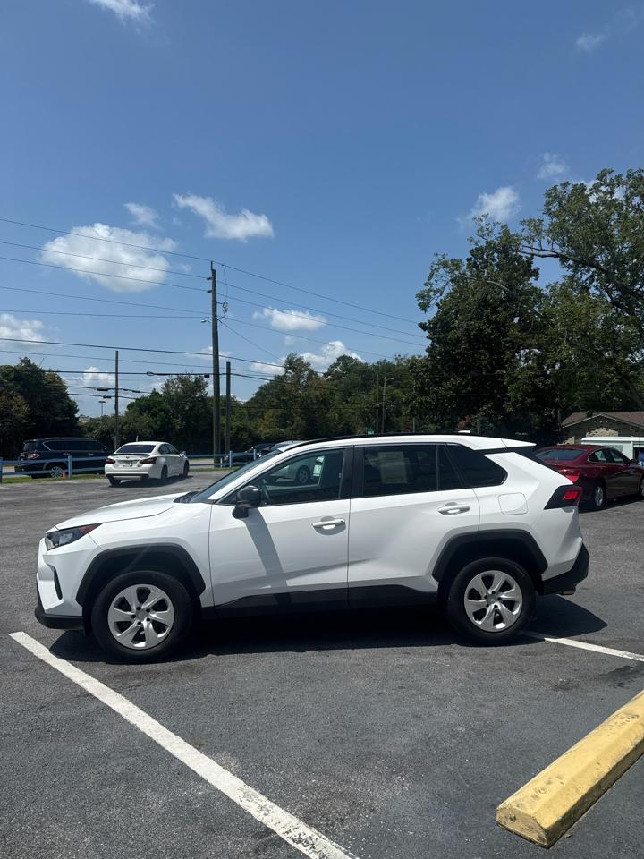Toyota RAV4 LE FWD (Natl) 2020