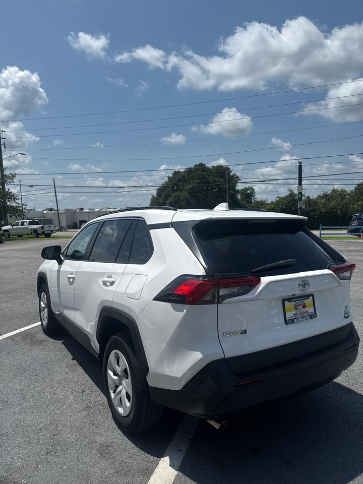 Toyota RAV4 LE FWD (Natl) 2020