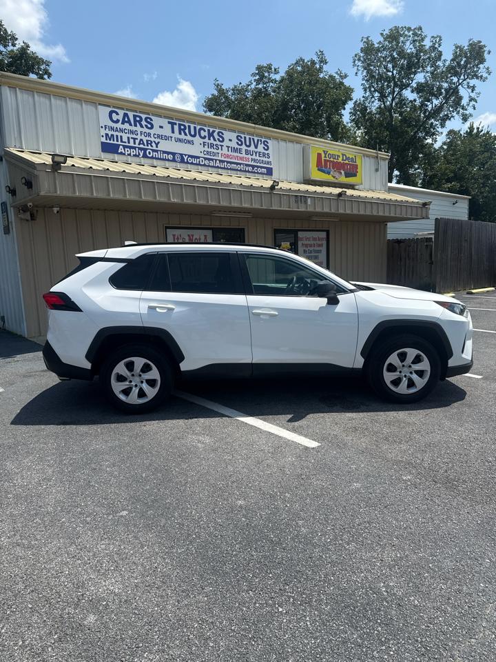 Toyota RAV4 LE FWD (Natl) 2020