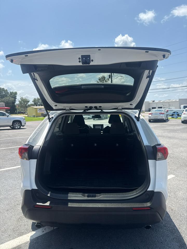 Toyota RAV4 LE FWD (Natl) 2020