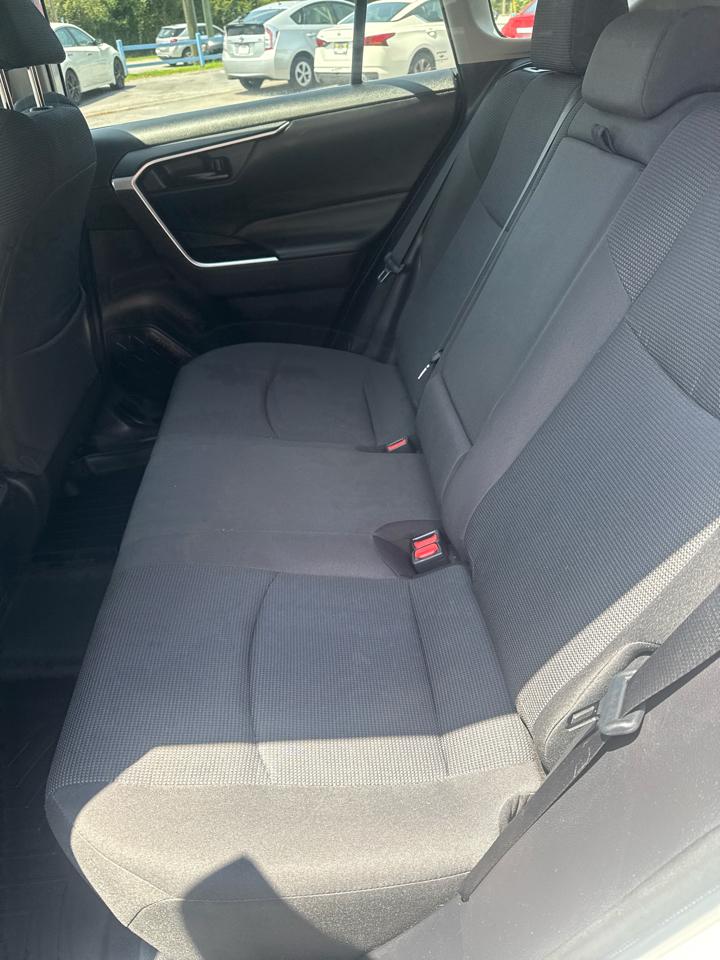 Toyota RAV4 LE FWD (Natl) 2020