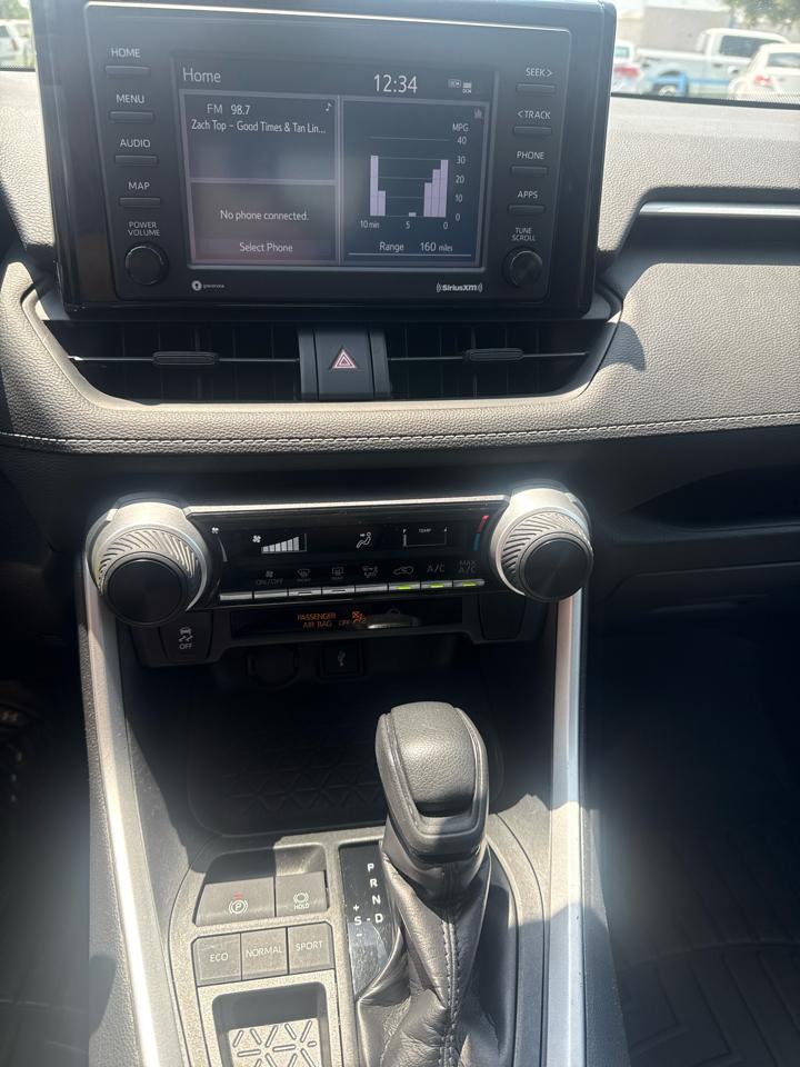 Toyota RAV4 LE FWD (Natl) 2020