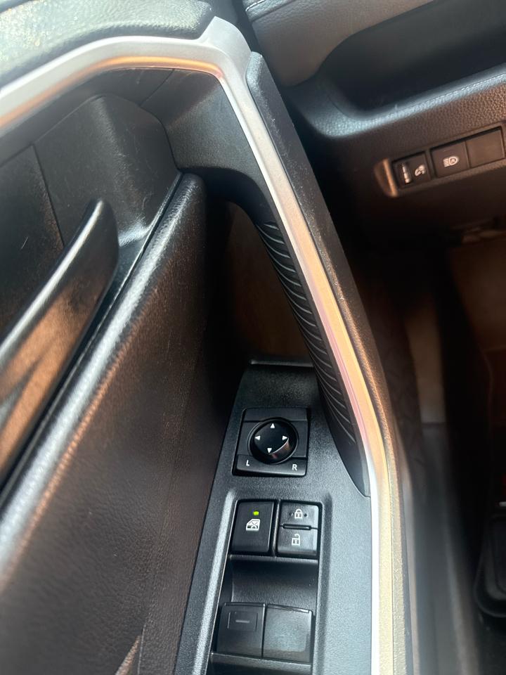 Toyota RAV4 LE FWD (Natl) 2020