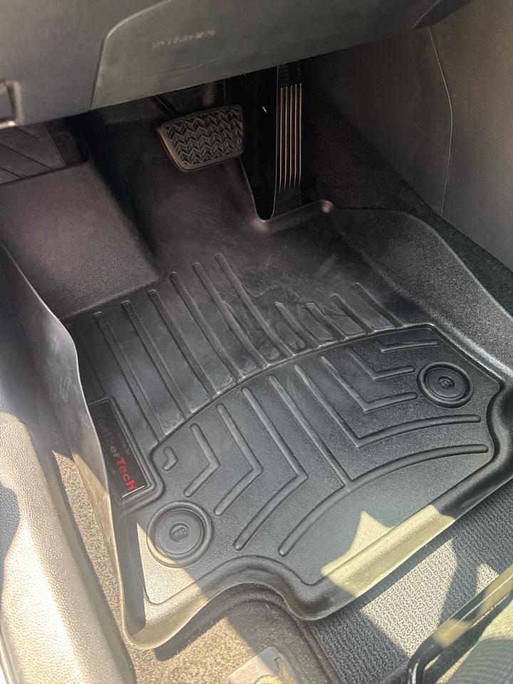 Toyota RAV4 LE FWD (Natl) 2020