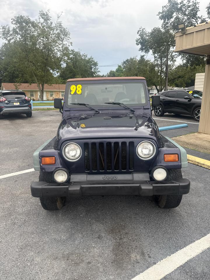 Jeep Wrangler photo 2
