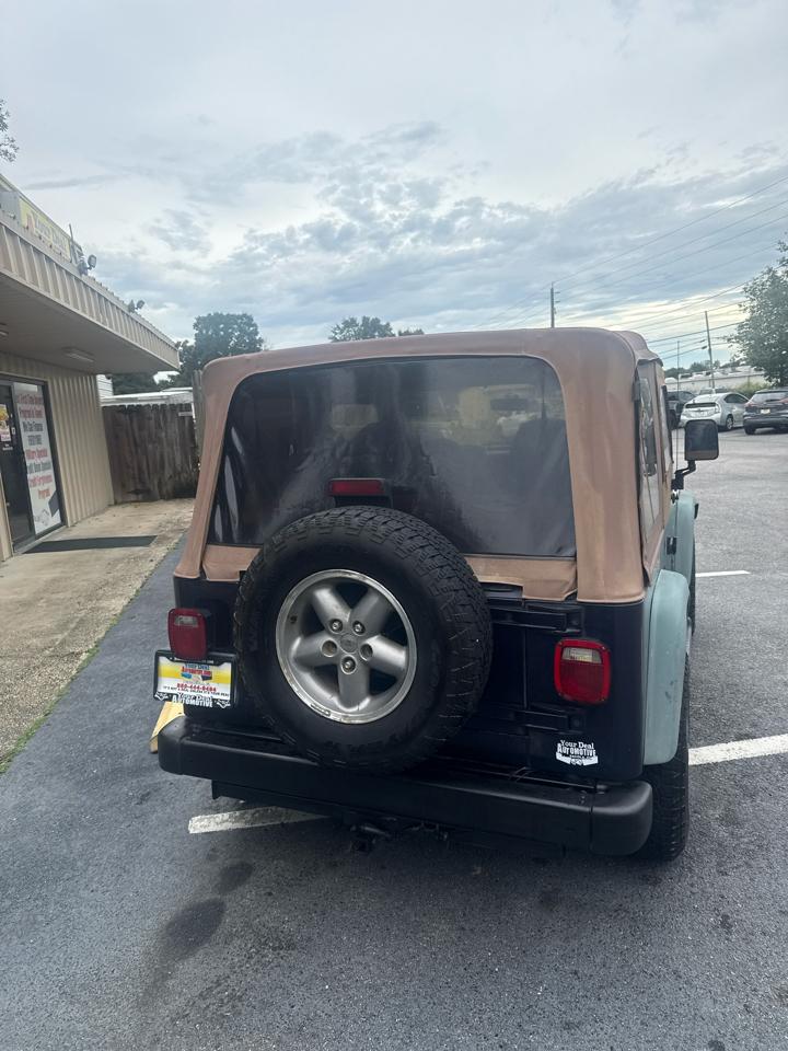 Jeep Wrangler photo 6
