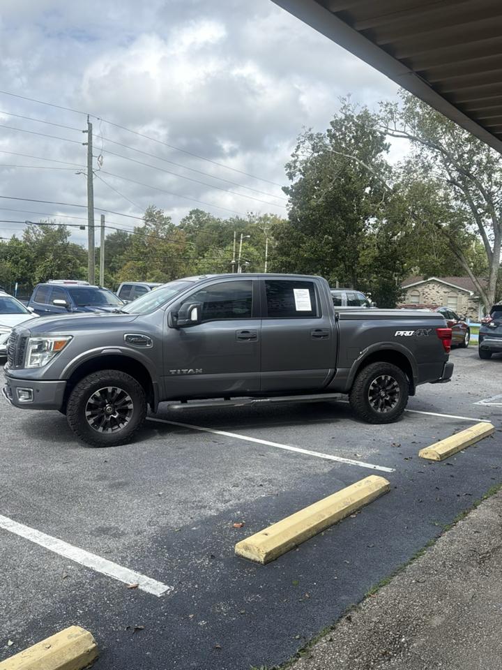 Nissan Titan 4x4 Crew Cab PRO-4X 2017