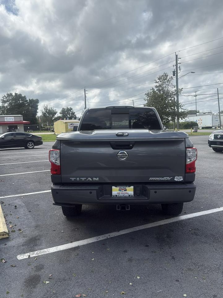 Nissan Titan 4x4 Crew Cab PRO-4X 2017