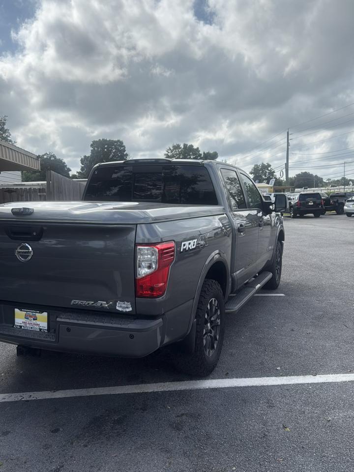 Nissan Titan 4x4 Crew Cab PRO-4X 2017