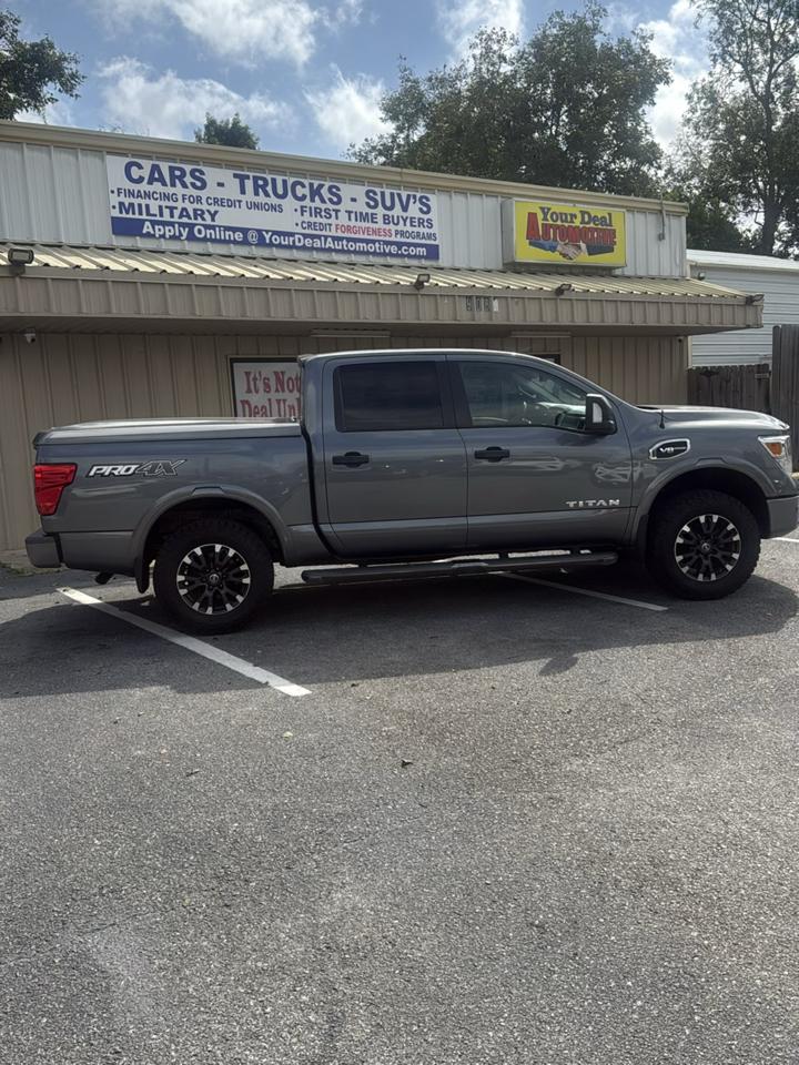 Nissan Titan 4x4 Crew Cab PRO-4X 2017