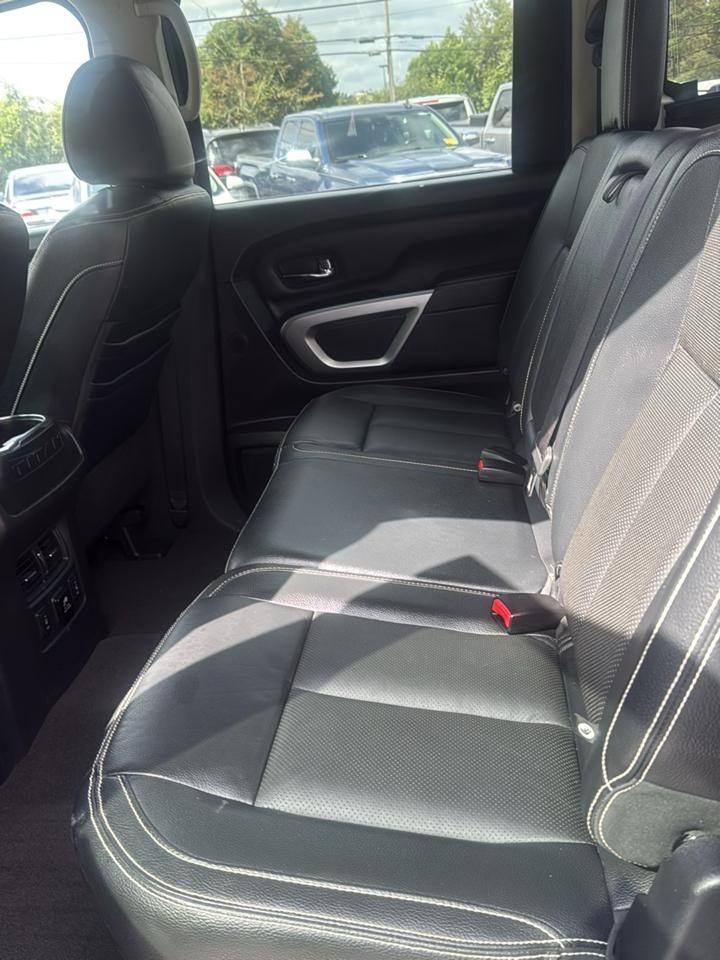 Nissan Titan 4x4 Crew Cab PRO-4X 2017