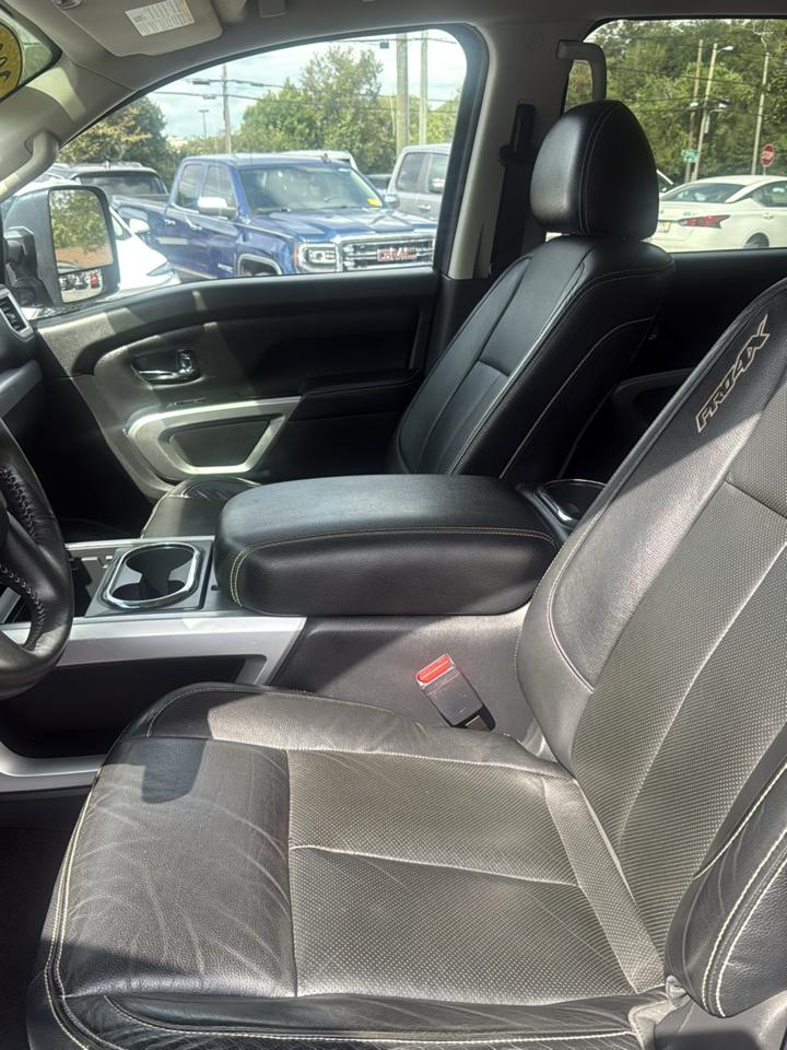 Nissan Titan 4x4 Crew Cab PRO-4X 2017