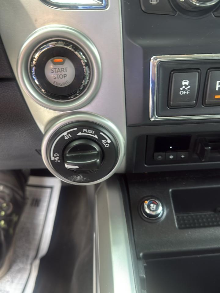 Nissan Titan 4x4 Crew Cab PRO-4X 2017