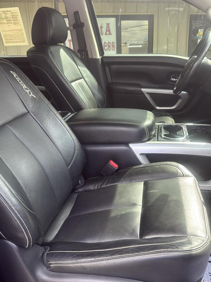 Nissan Titan 4x4 Crew Cab PRO-4X 2017