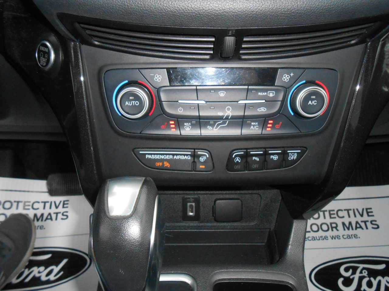 Ford Escape Titanium 4WD 2018