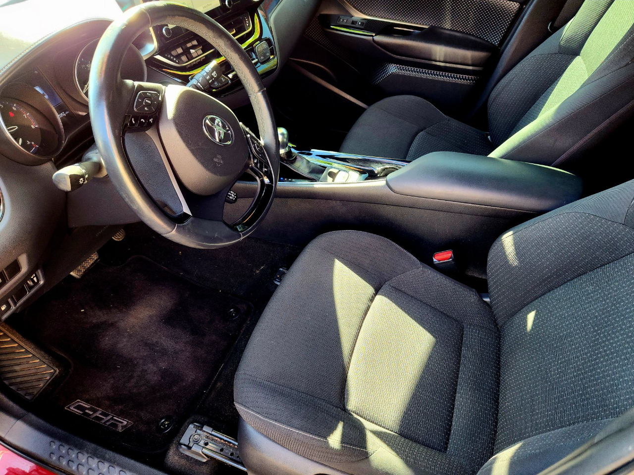 Toyota C-HR XLE 2019 Toyota C-HR XLE 2019