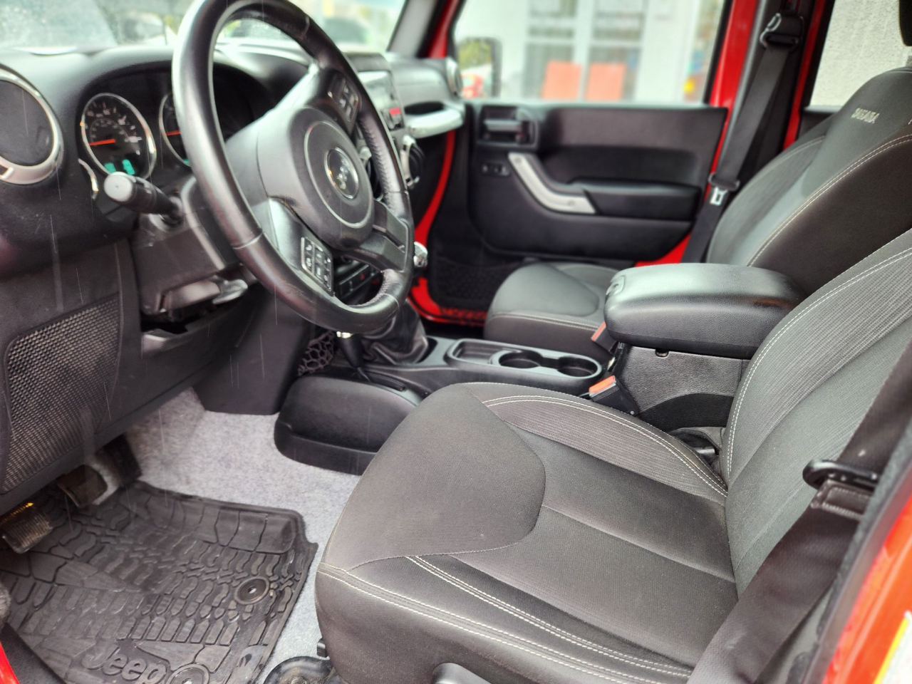 Jeep Wrangler Unlimited Sahara 4WD 2017 Jeep Wrangler Unlimited Sahara 4WD 2017