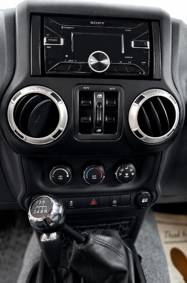 Jeep Wrangler Unlimited Sahara 4WD 2017