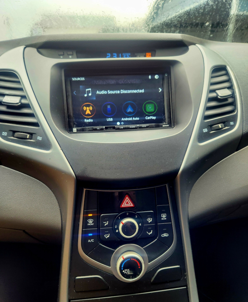 Hyundai Elantra SE 6AT 2015 Hyundai Elantra SE 6AT 2015