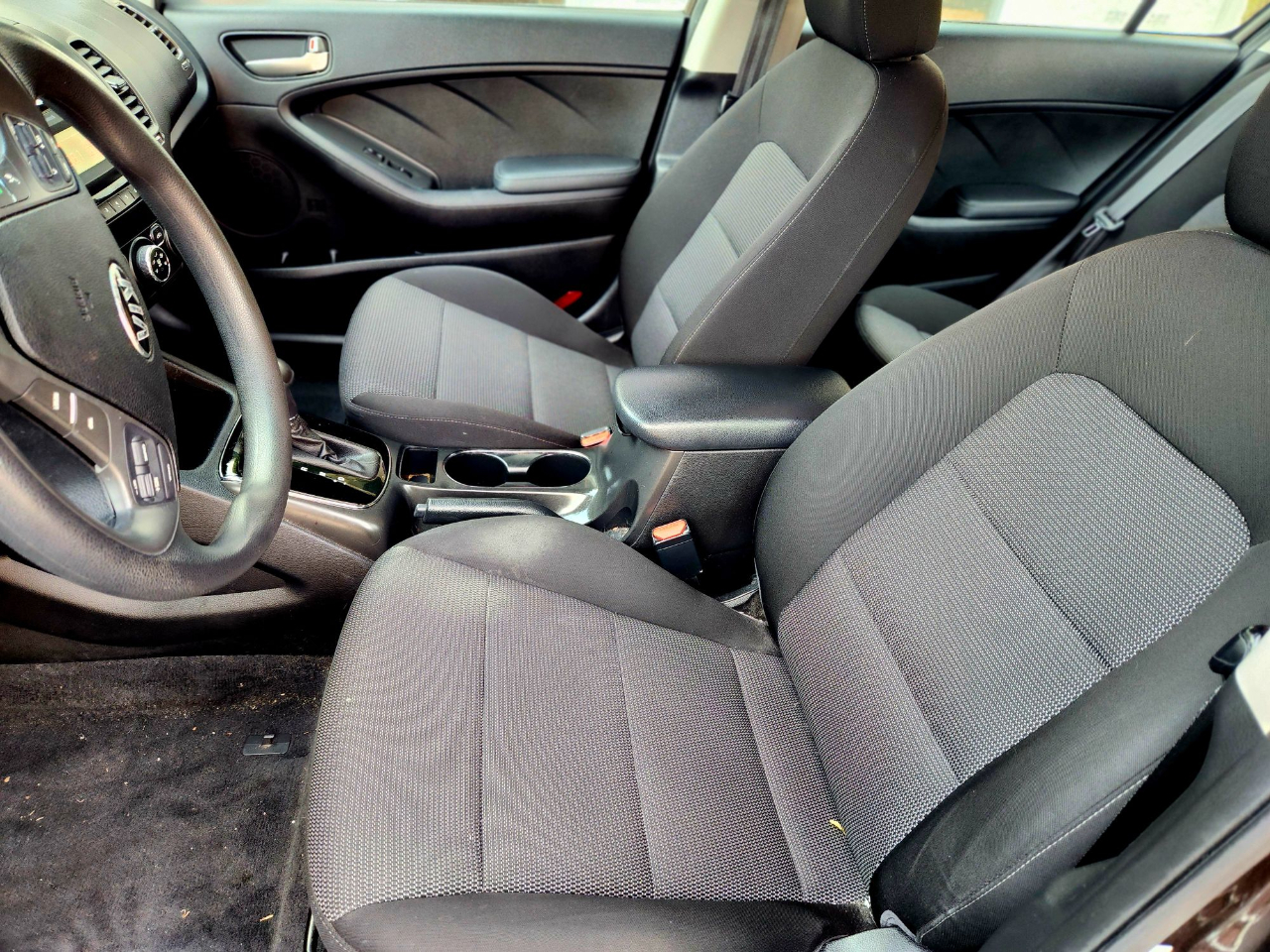 2018 Kia Forte LX Base photo 2