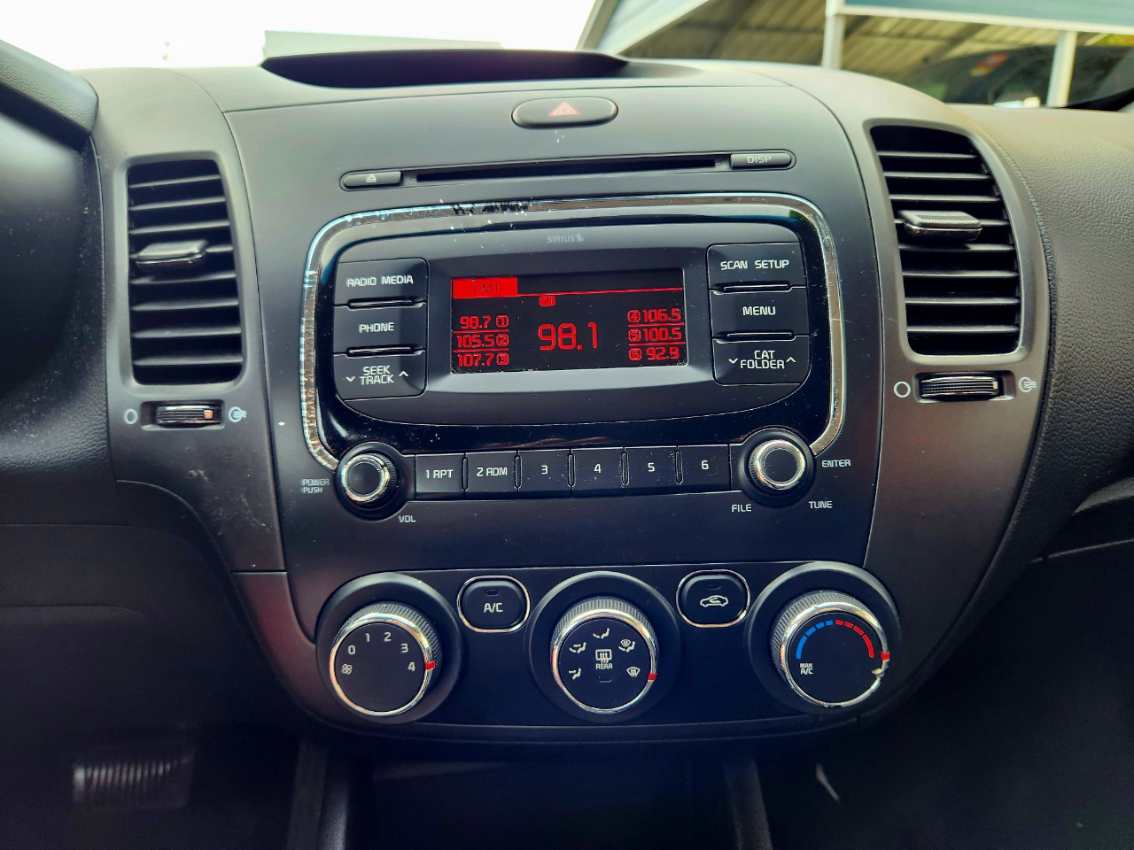 2018 Kia Forte LX Base photo 3