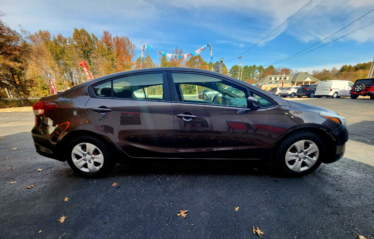 2018 Kia Forte LX Base photo 4