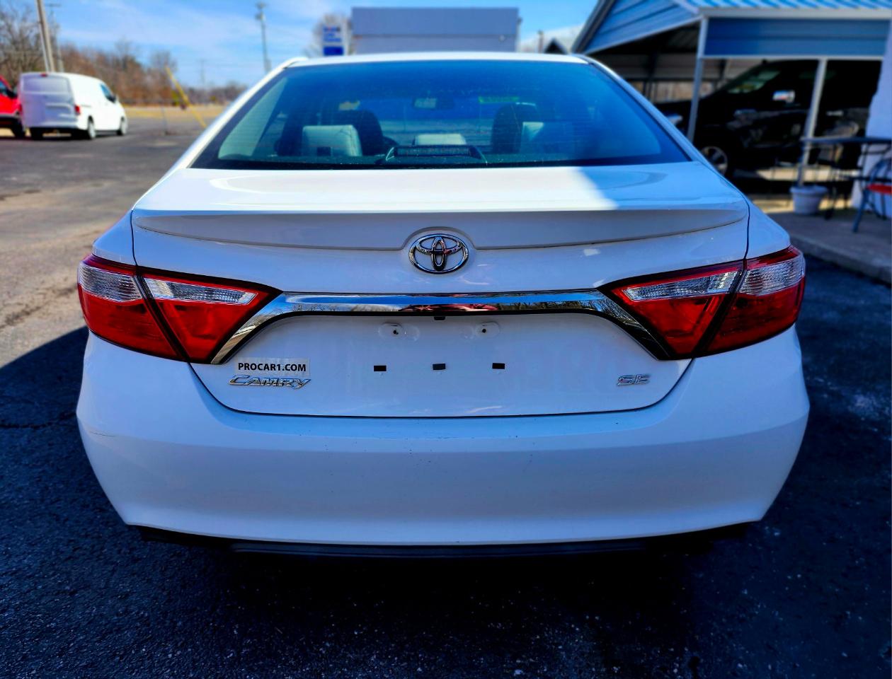 Toyota Camry 4dr Sdn I4 Auto XLE (Natl) 2015
