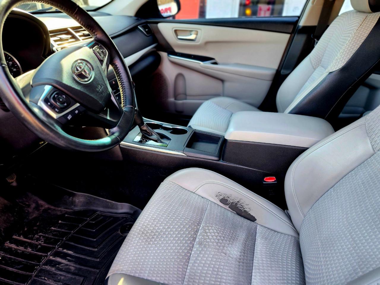 Toyota Camry 4dr Sdn I4 Auto XLE (Natl) 2015