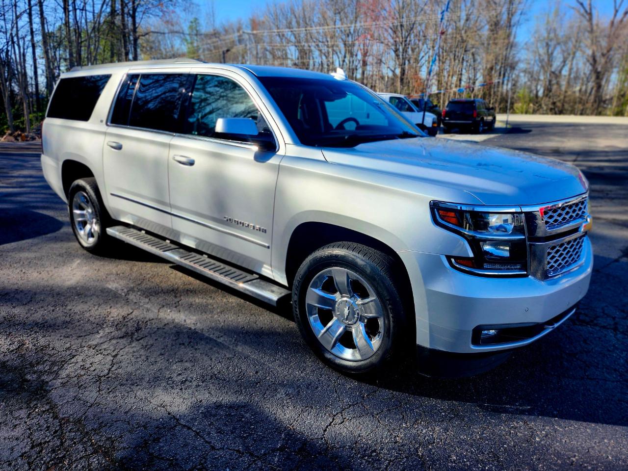 Chevrolet Suburban 4WD 4dr 1500 LT 2019