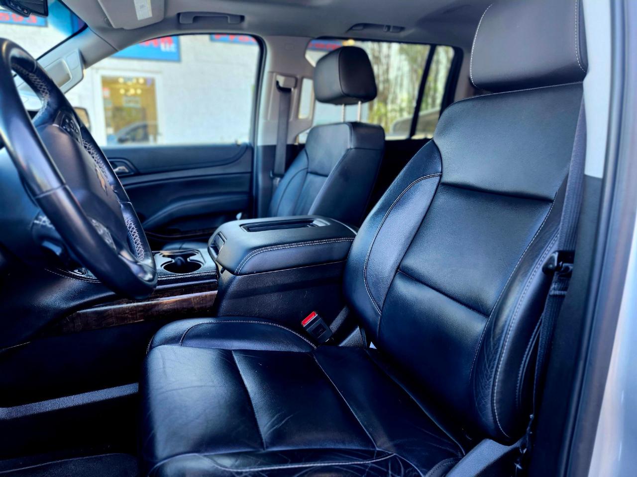 Chevrolet Suburban 4WD 4dr 1500 LT 2019