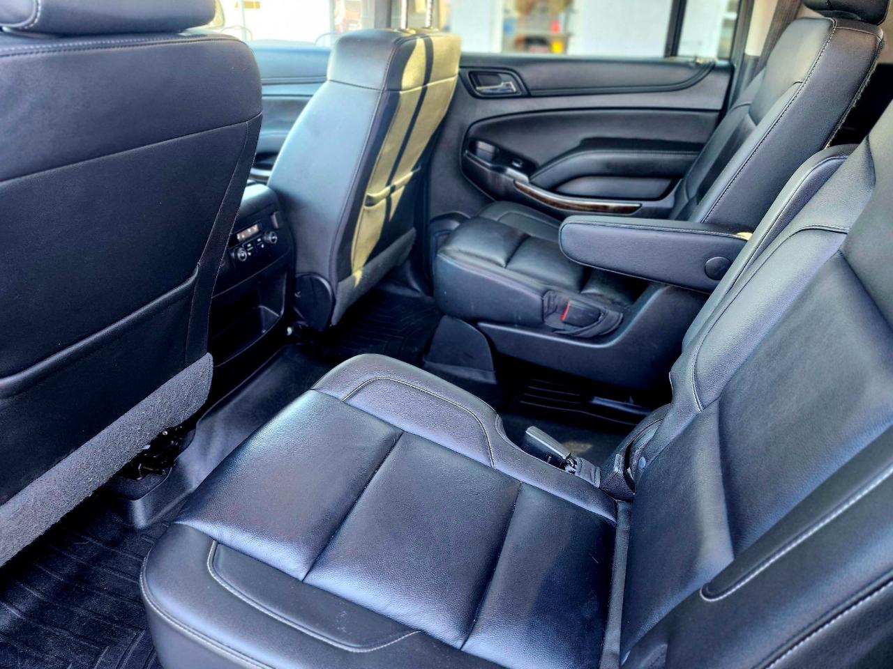 Chevrolet Suburban 4WD 4dr 1500 LT 2019