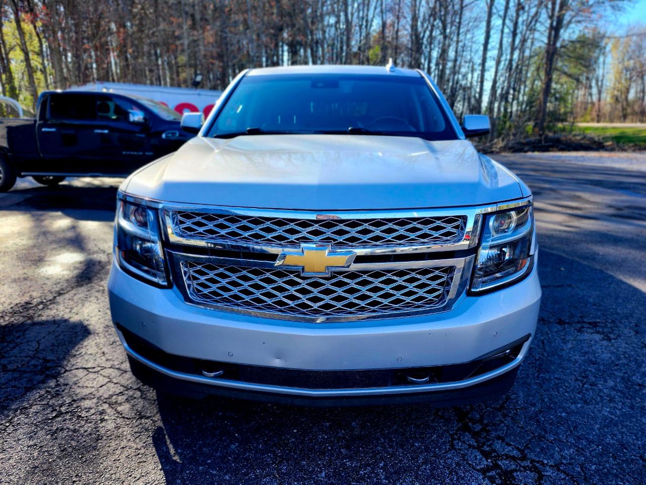 Chevrolet Suburban 4WD 4dr 1500 LT 2019