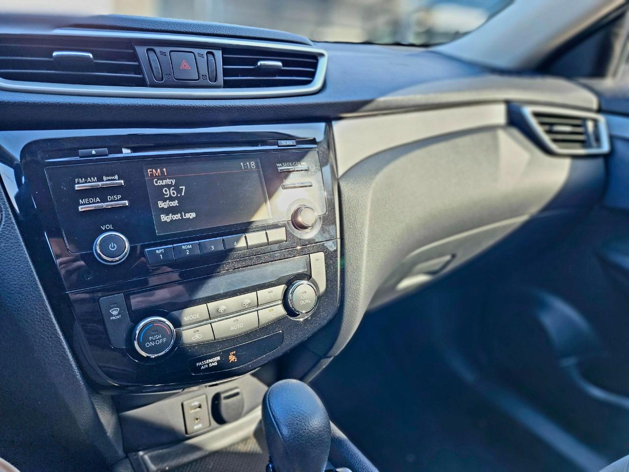 Nissan Rogue AWD 4dr SV 2016