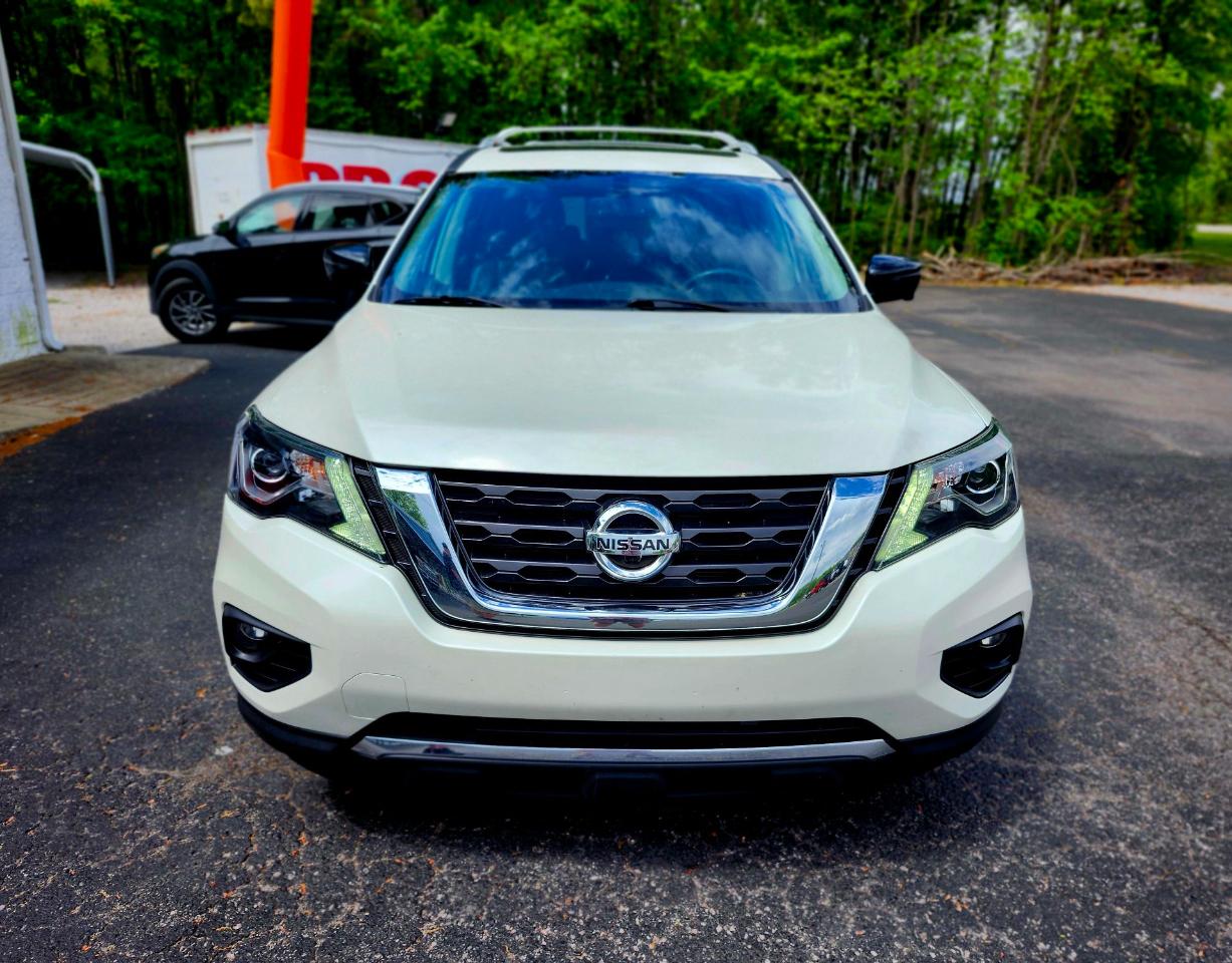 Nissan Pathfinder Platinum 4D SUV FWD 2017