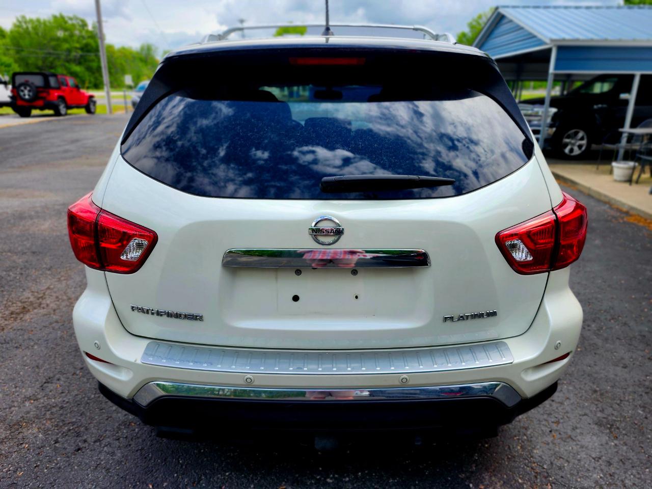 Nissan Pathfinder Platinum 4D SUV FWD 2017