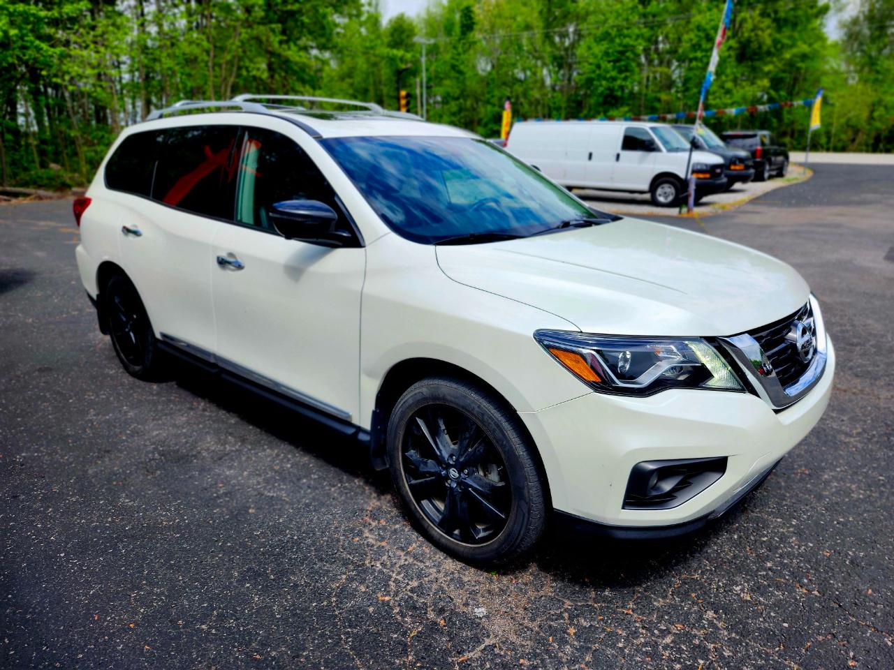 Nissan Pathfinder Platinum 4D SUV FWD 2017