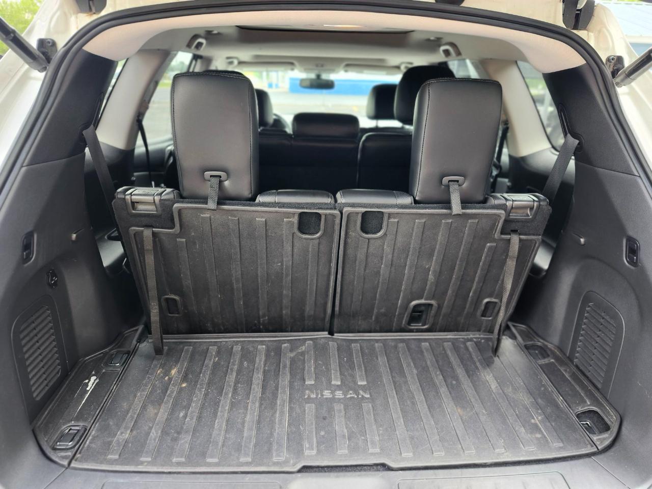 Nissan Pathfinder Platinum 4D SUV FWD 2017