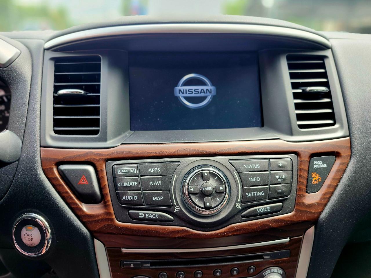 Nissan Pathfinder Platinum 4D SUV FWD 2017