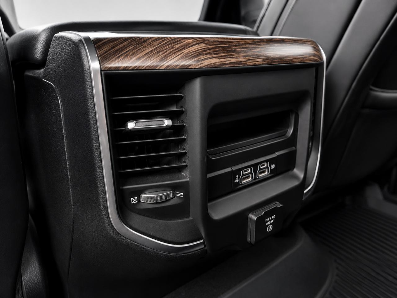 RAM 1500 Laramie Quad Cab 4WD 2019