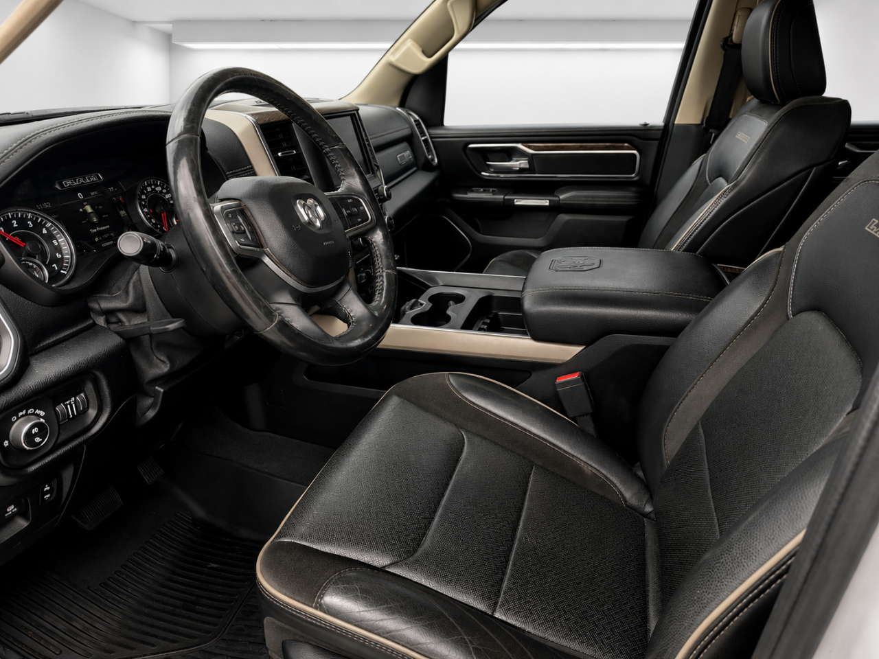 RAM 1500 Laramie Quad Cab 4WD 2019