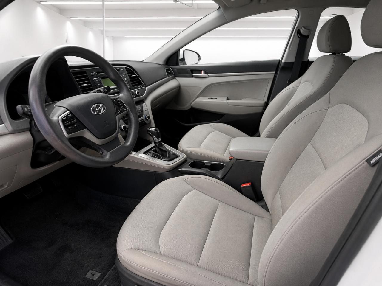 Hyundai Elantra SE 6AT 2017