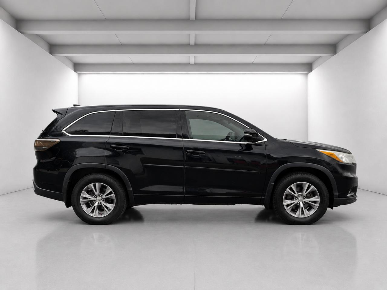 Toyota Highlander XLE FWD V6 2015